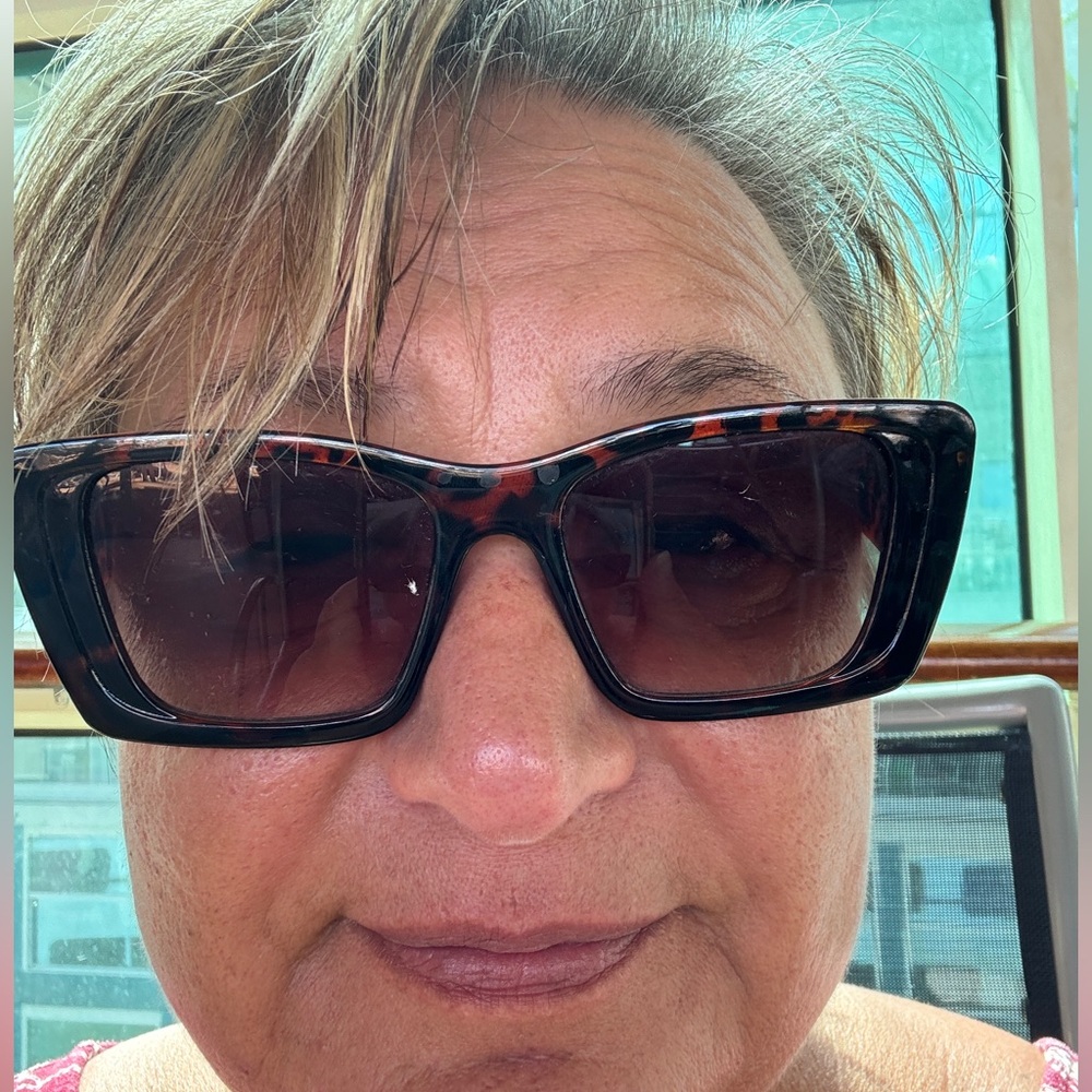 Meet your Posher, Lisa